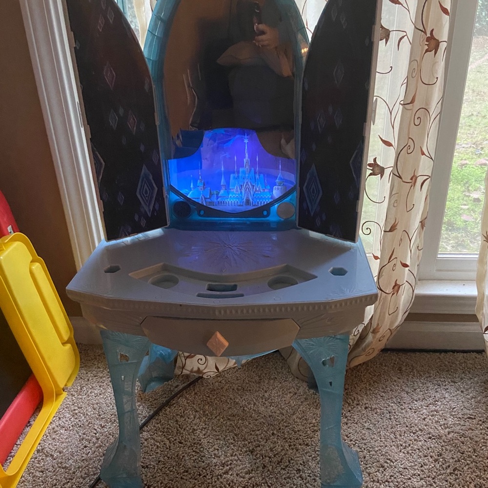 Let it go Frozen vanity